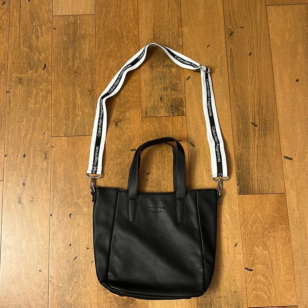 🤍SOLD🤍 Calvin Klein Fragrances Crossbody Bag